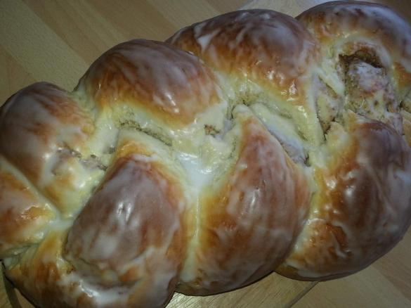 Hefezopf mit Nussfüllung nach Oma Anna