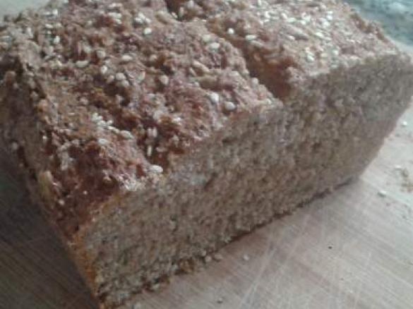 Gesund & lecker Dinkel/Roggen-Brot mit Joghurt