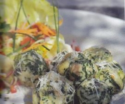 Variation von Spinat-Käseknödel