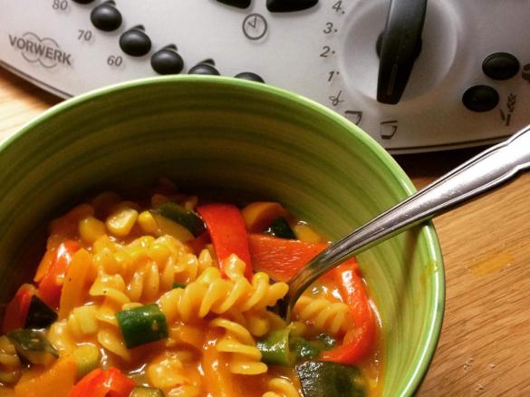 Curry Nudeleintopf mit Gemüse - Ruck Zuck  >>vegetarisch<<  >>vegan<<