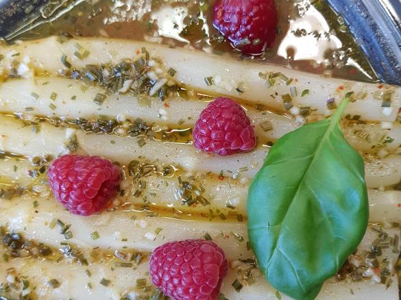 Gerrys Spargelsalat (außerhalb der Spargelsaison)  mit frischem Wildlachs