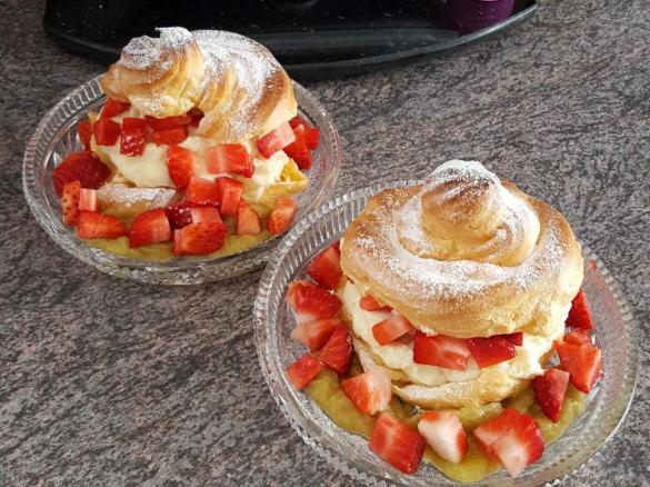 Erdbeer-Rhabarber-Windbeutel