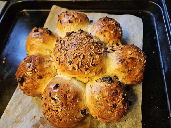 überraschender Dreikönigskuchen / Geburtstagskuchen / Brötchen