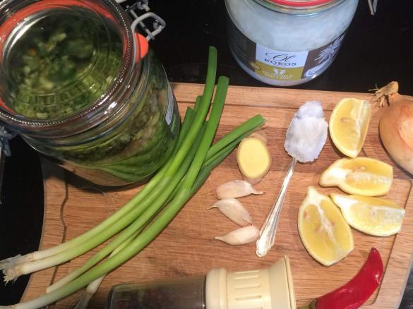 Kraftbrühe / Heilbrühe stärkend, wärmend u vorbeugend bei Grippe / Erkältung / vegan ist es auch noch.. ;-)