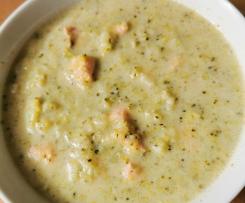 Brokkoli-Kartoffel-Suppe mit Lachs