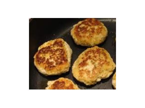 Variation von Hähnchen Taler in Kornflakes