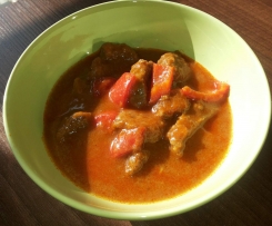 Paprikagulasch mit Knödeln