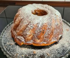 Quark-Gugelhupf mit Rosinen