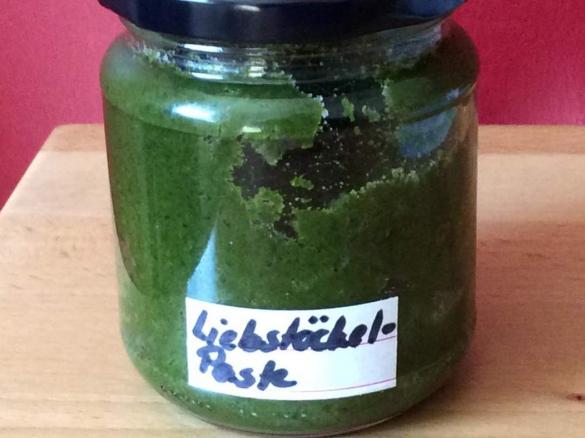 Liebstöckel(Maggikraut)-Paste