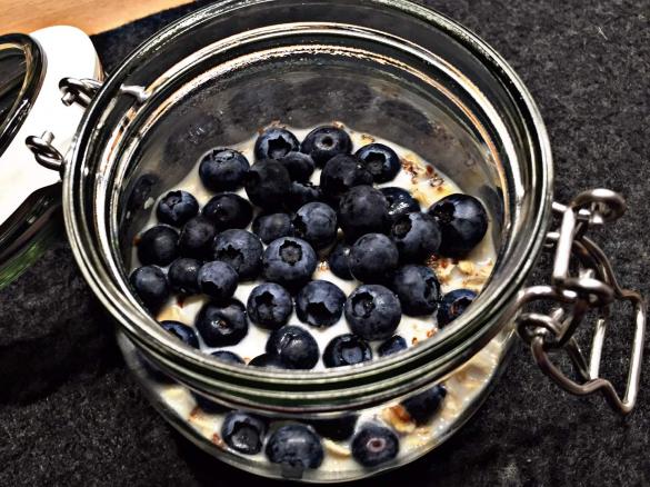 Overnight Oats mit Heidelbeeren 