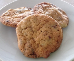 Nuss-Schoki-Rosinen-Cookies