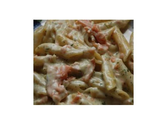 All-In-One Nudeln in Lachs-Sahnesauce