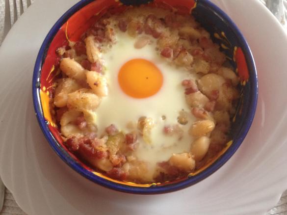 Weiße Riesenbohnen mit Ei