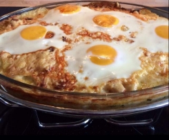 Variation von Nudelauflauf mit Leberkäse und Spiegelei