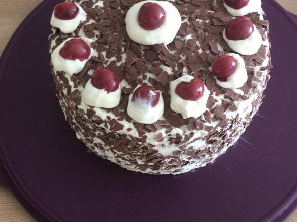 Schwarzwälderkirschtorte klein (18 cm)