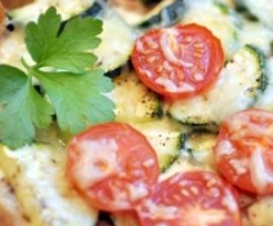 Verlockende Zuccini-Tarte an Kirschtomaten