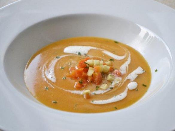 Karotten-Ingwer-Suppe mit Orangen