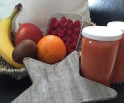 Ba-Ma-Hi-Ki-Smoothie mit frischem Orangensaft (Banane-Mango-Himbeere-Kiwi)