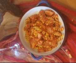 Würstchengulasch mit Nudeln