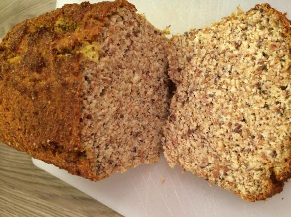 Low-Carb Mandel-Eiweißbrot mit Überbleibsel nach Mandelmilch (Variation)