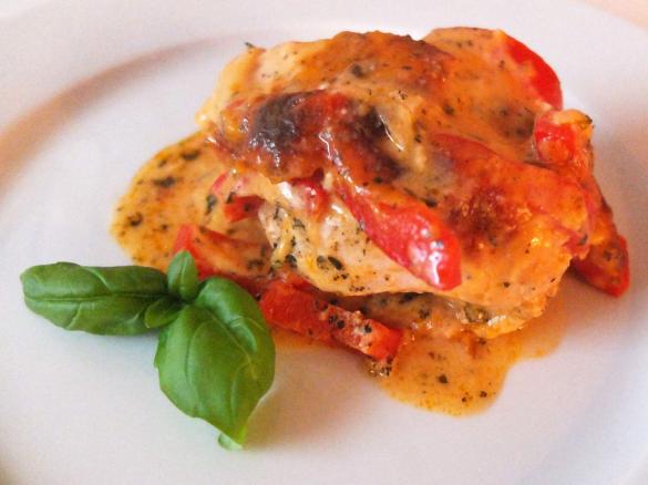 Tomaten-Paprika-Gratin mit Putenbrust