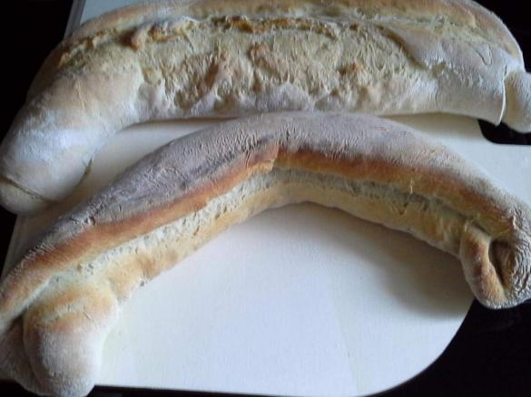2 Sauerteig-Baguettes