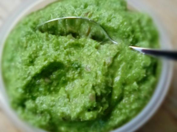 Mangold Pesto