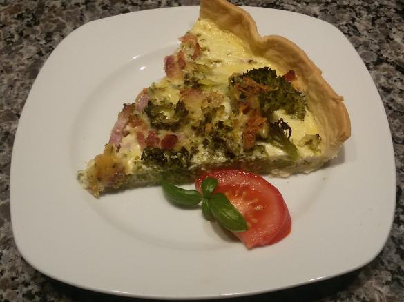 BROKKOLI / BLUMENKOHL TARTE / QUICHE
