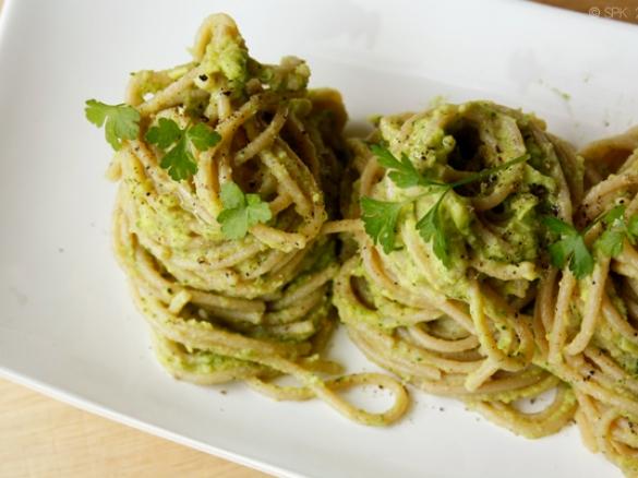 Avocado-Basilikum-Pesto
