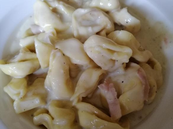 Tortellini in Schinken Käse Sahne Sauce