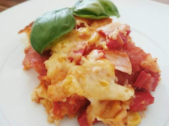 Pizza komplett - Teig,Sauce und Käse