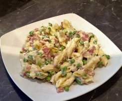 Nudeln mit Erbsen und Käse