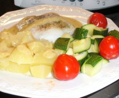 Seelachfilet an Kartoffel und Zucchini mit Käse-Senf-Soße