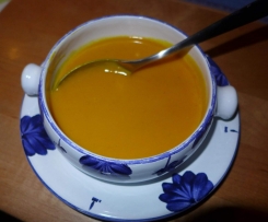 Exotische Kürbissuppe mit Kokos und Chilli