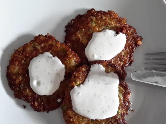 Zucchini  - Kartoffel - Puffer mit Dip