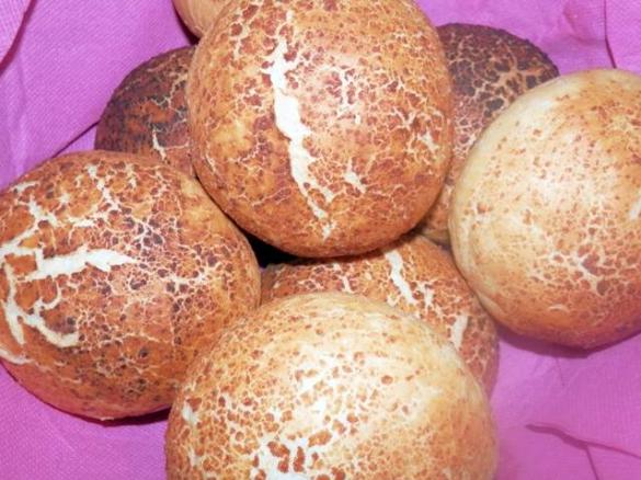 Tijgerbolletjes: fluffige Weizenmehl-Brötchen mit knusprigem Tigerfell