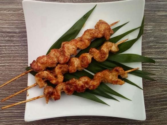 Saté Spießchen mit Erdnuss-Joghurt-Sauce (fettarm - Low carb)