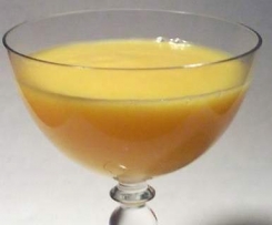 Variation von leckerer Eierlikör mit ganzen Eieren