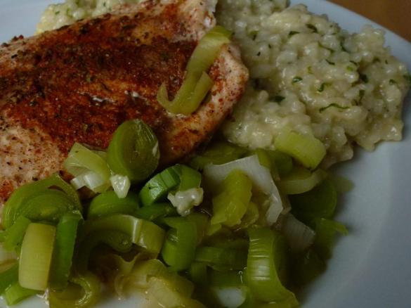 Lachs auf Bärlauch-Risotto mit Lauch