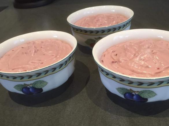 Fruchtige Rotweincreme