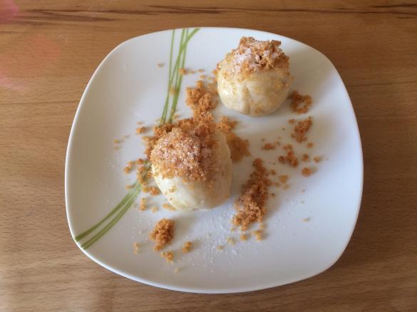 Omas Zwetschgenknödel aus Quarkteig