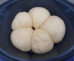 Variation von Dampfnudel mit Vanillesoße