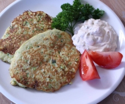 Zucchinipuffer mit Kräuter-Quark-Dip