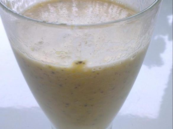 Orangen smoothie mit Milch