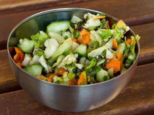 Kohlrabi-Möhren-Blatt-Salat