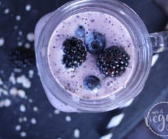 Frühstücksdrink mit Beeren