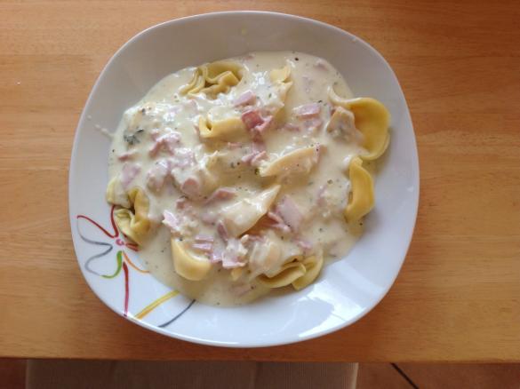 Variation Tortellini in Schinken Sahne Sauce