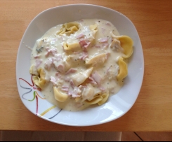 Variation Tortellini in Schinken Sahne Sauce