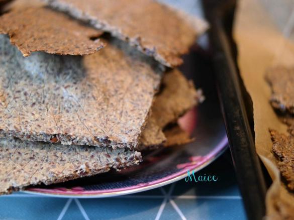 Paleo Knäckebrot mit Chiasamen