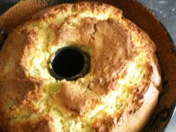 Rhabarber - Eierlikör - Gugelhupf